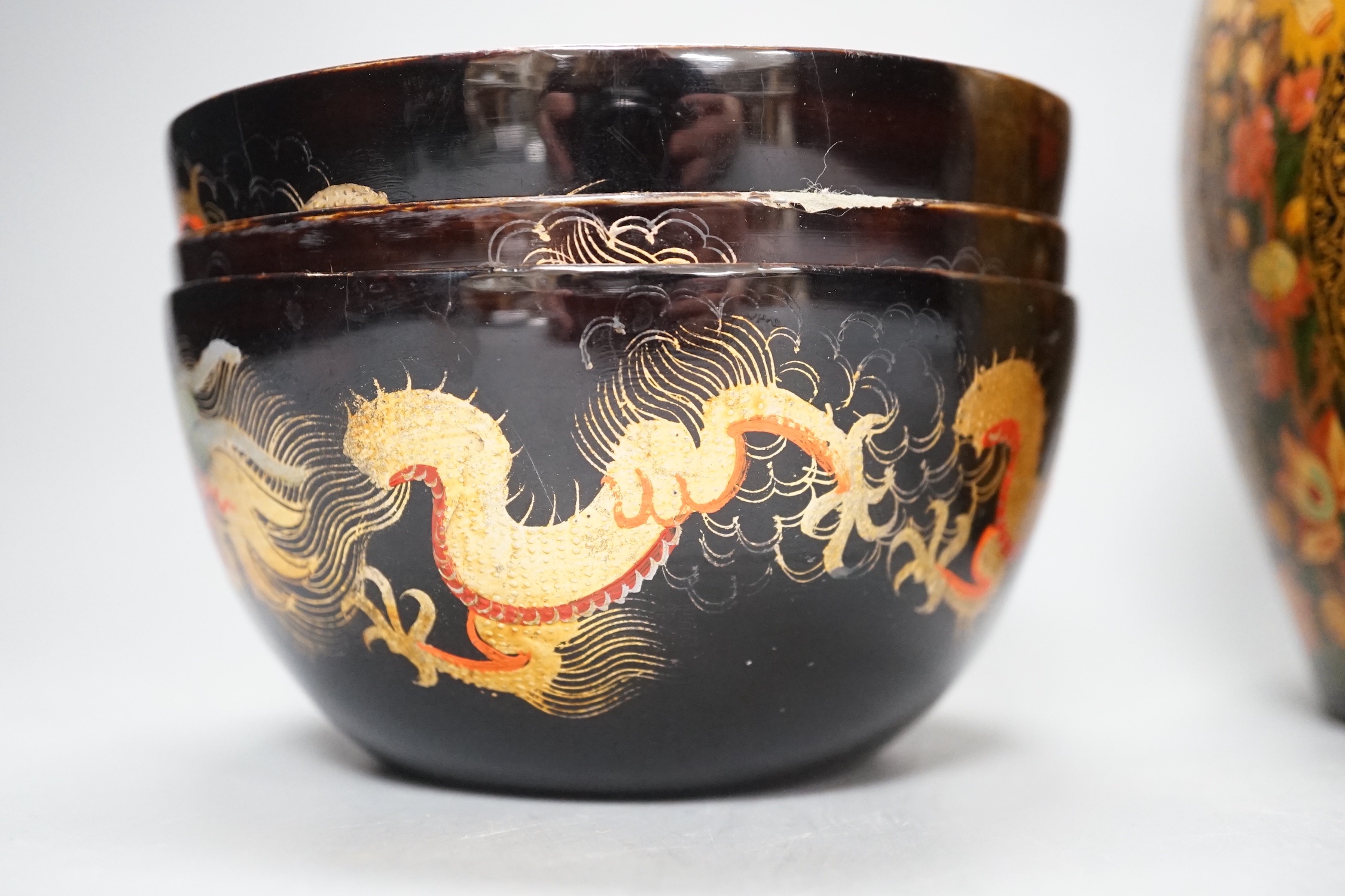 Mixed decorative Oriental and Indian lacquer wares, the barrel shaped jar 15.5cm